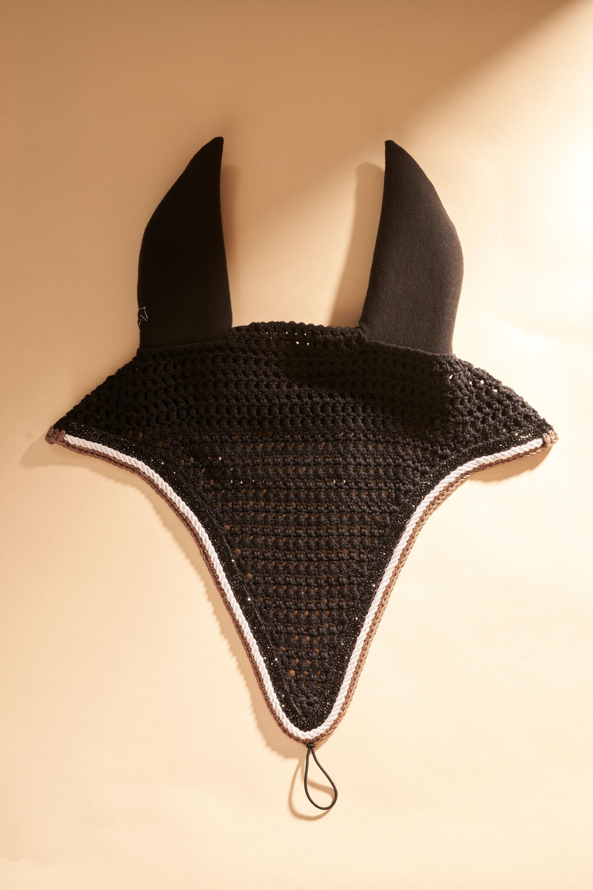 Tie Down Bonnet
