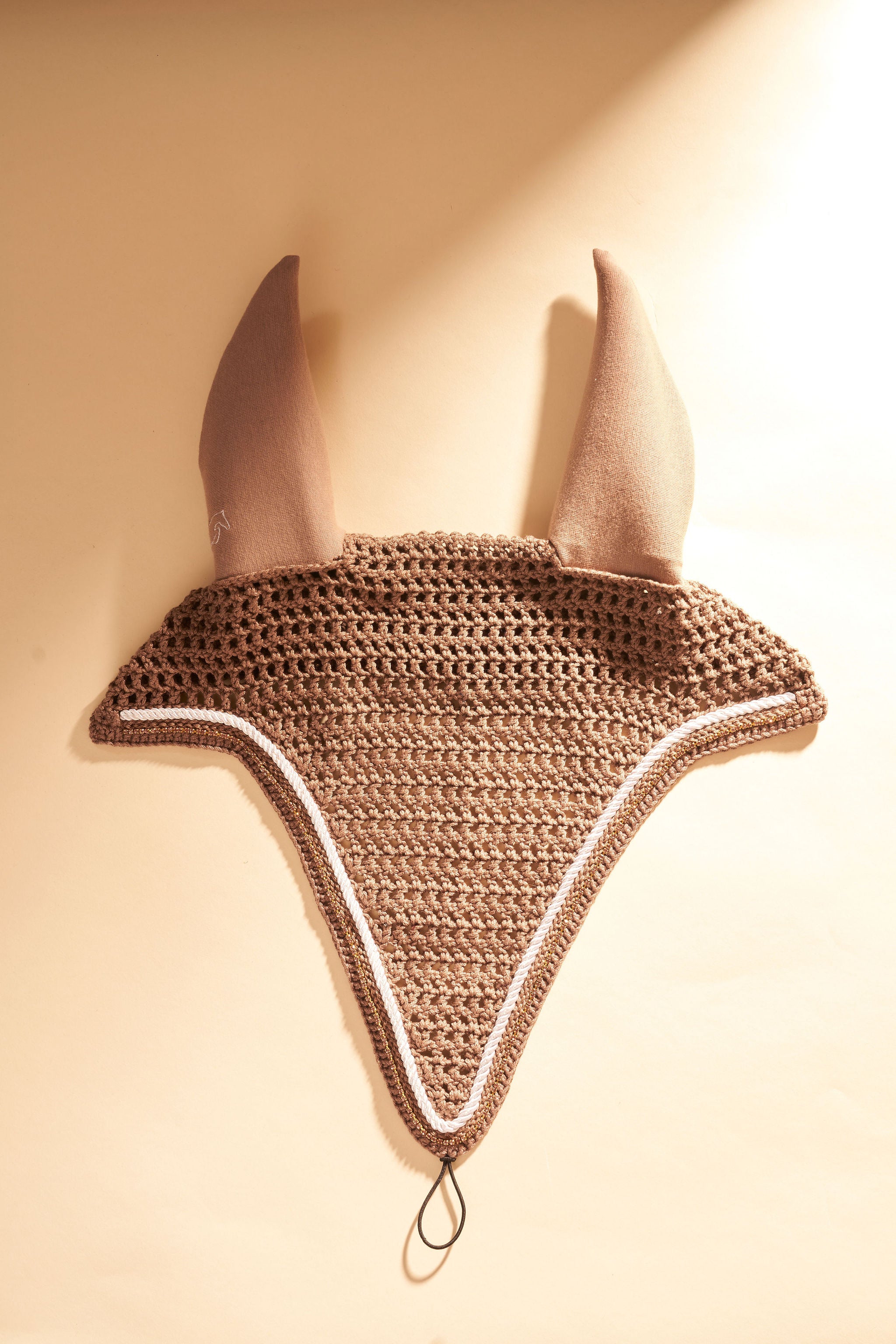 Tie Down Bonnet